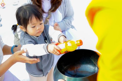 ภาพ No.292464:วันที่ 11 มกราคม พ.ศ. 2569 พิธีตักบาตรพระธรรมยาตรา ณ อนุสรณ์สถานคลองบางนางแท่น อ.สามพราน จ.นครปฐม ในโครงการธรรมยาตรา กตัญญูบูชา มหาปูชนียาจารย์ พระมงคลเทพมุนี(สด จนฺทสโร) พระผู้ปราบมาร อนุสรณ์สถาน 7 แห่ง ปีที่ 14