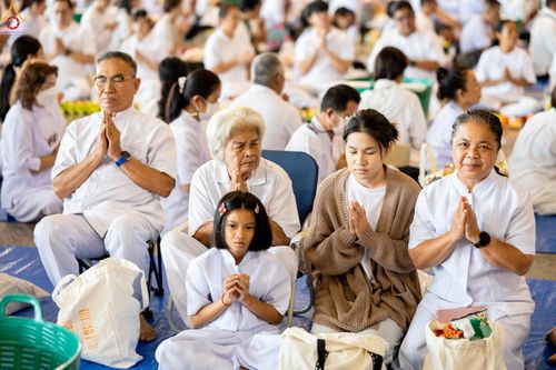 ภาพ No.311305:วันอาทิตย์ต้นเดือนที่ 1 มีนาคม พ.ศ.2569 พิธีตักบาตร และ พิธีบูชาข้าวพระ ณ สภาธรรมกายสากล วัดพระธรรมกาย