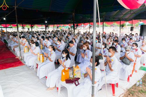 ภาพ No.81405:พิธีทอดผ้าป่า วางดวงแก้วบรมจักรพรรดิ  โปรยรัตนชาติ และพิธีตอกเสาเข็มมงคลต้นแรก อาคาร 80 ปี หลวงพ่อธัมมชโย ณ ศูนย์ปฏิบัติธรรมวิหารแดง อำเภอวิหารแดง จังหวัดสระบุรี วันอาทิตย์ที่ 28 พฤษภาคม พ.ศ.2566