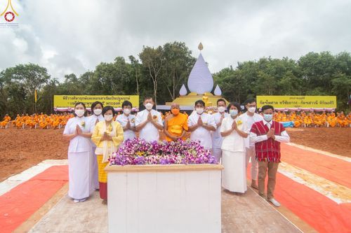 ภาพ No.50708:ประมวลภาพพิธีตักบาตร ณ วัดแม่แพ จ.แม่ฮ่องสอน เนื่องในวันธรรมชัย