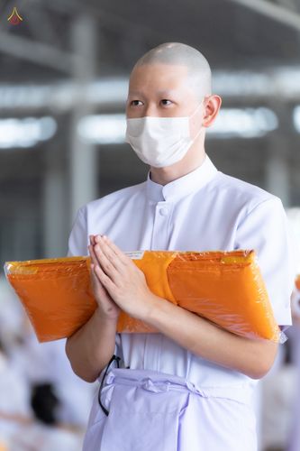 ภาพ No.44290:ประมวลภาพพิธีเวียนประทักษิณ, พิธีวันทาพระมหาธรรมกายเจดีย์ และพิธีขอขมารับผ้าไตร โครงการบวชภาคฤดูร้อน พ.ศ. 2565