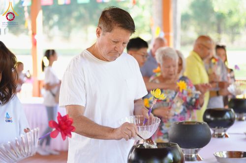 ภาพ No.321606:วันอาทิตย์ที่ 12 เมษายน พ.ศ.2569 กิจกรรมงานบุญวันสงกรานต์ (ตักบาตร ขอขมาพ่อแม่ สรงน้ำพระ รดน้ำขอพร) ณ วัดพระธรรมกายจอร์เจีย ประเทศสหรัฐอเมริกา