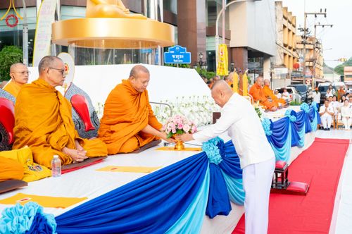 ภาพ No.343148:วันอาทิตย์ที่ 16 สิงหาคม พ.ศ.2569 พิธีตักบาตรพระ 10,000 รูป นานาชาติ ปีที่ 23 คณะสงฆ์ 4 ประเทศ 14 จังหวัดภาคใต้ น้อมถวายเป็นพุทธบูชา ทำบุญเพื่อแม่- พ่อ ณ ถนนนิพัทธ์อุทิศ 3 อ.หาดใหญ่ จ.สงขลา