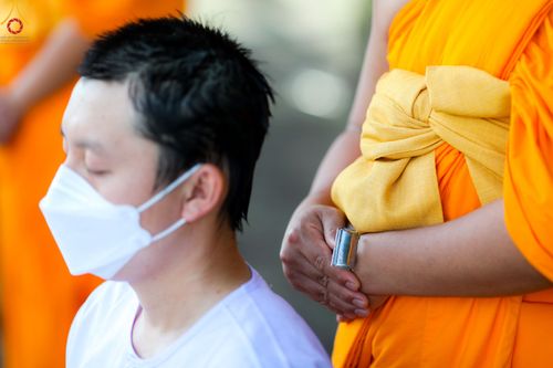 ภาพ No.82588:พิธีตัดปอยผมและปลงผมนาคธรรมทายาท ในโครงการอุปสมบทหมู่ธรรมทายาทพุทธศาสตร์สากล รุ่นที่ 7 (ภาคฤดูฝน) วันอาทิตย์ที่ 11 มิถุนายน พ.ศ. 2566 ณ  วัดพระธรรมกาย