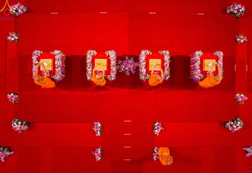 ภาพ No.79019:พิธีวางแผ่นจารึกชื่อ และพิธีวางพวงมาลัยสักการะพระบรมพุทธเจ้า ณ สภาธรรมกายสากล วัดพระธรรมกาย วันที่ 2 เมษายน พ.ศ. 2566