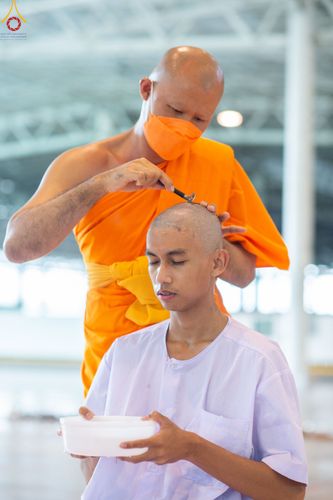 ภาพ No.83594:พิธีตัดปอยผมและปลงผม ในโครงการบรรพชาอุปสมบทหมู่ ธรรมทายาทรุ่นเข้าพรรษา ณ วัดพระธรรมกาย วันอาทิตย์ที่ 16 กรกฎาคม พ.ศ.2566