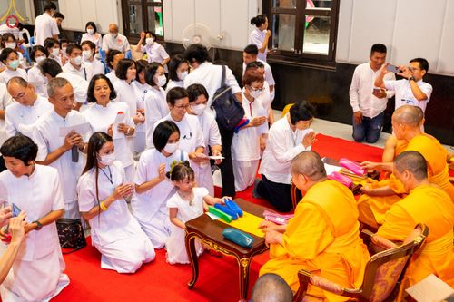 ภาพ No.78598:พิธีต้อนรับสัญญาบัตร พัดยศ ผ้าไตรและถวายมุทิตาสักการะฯ พระครูสิทธิรัตนวิเทศ และ พระครูวิเทศสันติคุณ วันอังคารที่ 28 มีนาคม พ.ศ. 2566 ณ อุโบสถวัดพระธรรมกาย