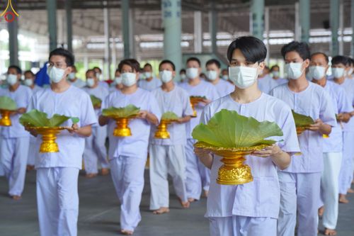 ภาพ No.83534:พิธีตัดปอยผมและปลงผม ในโครงการบรรพชาอุปสมบทหมู่ ธรรมทายาทรุ่นเข้าพรรษา ณ วัดพระธรรมกาย วันอาทิตย์ที่ 16 กรกฎาคม พ.ศ.2566