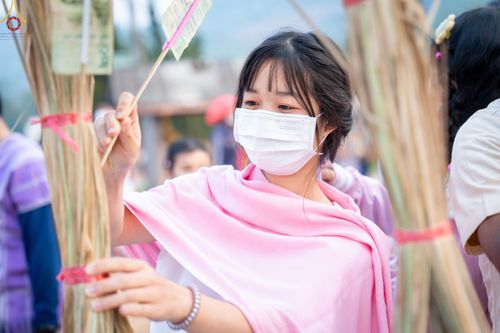 ภาพ No.77392:พิธีตักบาตรเนื่องในวันมาฆบูชา ประจำปี ๒๕๖๖  วันจันทร์ที่ ๖ มีนาคม พ.ศ.๒๕๖๖  ณ สนามโรงเรียนบ้านนาเกียน อำเภออมก่อย จังหวัดเชียงใหม่