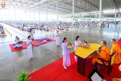 ภาพ No.79307:พิธีขอขมา มอบบาตรและผ้าไตร ในโครงการบรรพชาสามเณรฟื้นฟูพระพุทธศาสนาทั่วไทย โครงการอบรมยุวธรรมทายาท มัชฌิมธรรมทายาท และธรรมทายาทรุ่นอุดมศึกษา ณ สภาธรรมกายสากล วัดพระธรรมกาย วันเสาร์ที่ 1 เมษายน พ.ศ. 2566