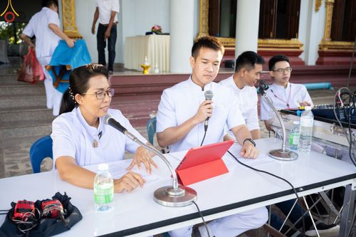 ภาพ No.83135:พิธีถวายสังฆทาน 323 วัด 4 จังหวัดชายแดนภาคใต้ ปีที่ 19 ครั้งที่ 163 พิธีมอบกองทุนหนุนแรงใจช่วยครูใต้ ปีที่ 16 ครั้งที่ 128  และพิธีทำบุญอุทิศส่วนกุศลให้ผู้วายชนม์ ในวันเสาร์ที่ 8 กรกฎาคม พ.ศ. 2566 ณ หอประชุม อาคารพระสุทธิสมณวัตรานุสรณ์   วัดมุจลินทวาปีวิ