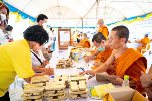 ภาพ No.79475:พิธีเททองหล่อพระประธาน ประจำอุโบสถวัดสายสุวพรรณ ณ มณฑลพิธีฯ ธรรมอุทยาน สัตตมหาสถาน หน้าอุโบสถวัดสายสุวพรรณ ต.คลองสี่ อ.คลองหลวง จ.ปทุมธานี วันเสาร์ที่ 1 เมษายน พ.ศ. 2566