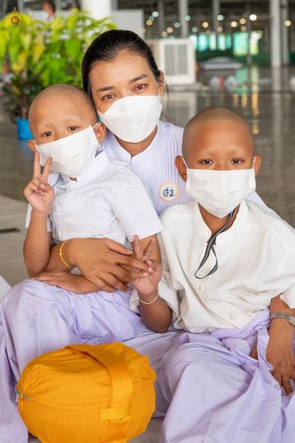 ภาพ No.44291:ประมวลภาพพิธีเวียนประทักษิณ, พิธีวันทาพระมหาธรรมกายเจดีย์ และพิธีขอขมารับผ้าไตร โครงการบวชภาคฤดูร้อน พ.ศ. 2565