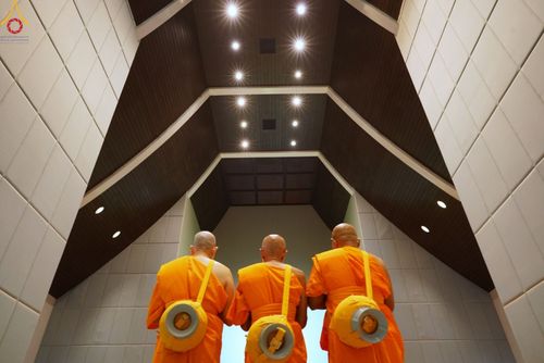 ภาพ No.51087:ประมวลภาพพิธีบรรพชาอุปสมบท โครงการบรรพชาอุปสมบทหมู่ รุ่นวันครูวิชชาธรรมกาย ปีพุทธศักราช 2565