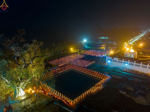 ภาพ No.78223:พิธีจุดประทีปและเวียนประทักษิณถวายเป็นพุทธบูชา ในโครงการบรรพชาสามเณรหมู่ ณ ลุมพินีวัน ประเทศเนปาล  วันที่ 16 มีนาคม พ.ศ. 2566