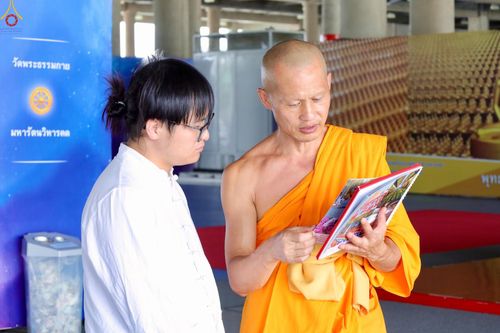 ภาพ No.345153:วันที่ 7 - 19 สิงหาคม พ.ศ.2569 ต้อนรับชาวต่างชาติเยี่ยมชมวัดพระธรรมกาย