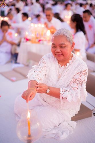 ภาพ No.292106:วันที่ 10 มกราคม พ.ศ. 2569 พิธีจุดประทีปถวายเป็นพุทธบูชา และบูชาธรรมมหาปูชนียาจารย์  ณ อนุสรณ์สถานคลองบางนางแท่น อ.สามพราน จ.นครปฐม ในโครงการธรรมยาตรา กตัญญูบูชา มหาปูชนียาจารย์ พระมงคลเทพมุนี(สด จนฺทสโร) พระผู้ปราบมาร อนุสรณ์สถาน 7 แห่ง ปีที่ 14