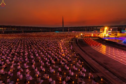 ภาพ No.308020:วันที่ 31 มกราคม พ.ศ. 2569 พิธีจุดประทีปธรรมถวายเป็นพุทธบูชา  และบูชาธรรมมหาปูชนียาจารย์ (ภาพชุดที่ 3) ณ วัดพระธรรมกาย ปทุมธานี ในโครงการธรรมยาตรา กตัญญูบูชา มหาปูชนียาจารย์ พระมงคลเทพมุนี(สด จนฺทสโร) พระผู้ปราบมาร อนุสรณ์สถาน 7 แห่ง ปีที่ 14