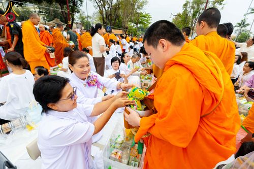 ภาพ No.310890:วันอาทิตย์ที่ 22 กุมภาพันธ์ พ.ศ. 2569 พิธีตักบาตรเเด่คณะพระภิกษุสงฆ์ 1,111 รูป จังหวัดน่าน หนึ่งในโครงการตักบาตรพระ 2,000,000 รูป 77 จังหวัดทั่วไทย ในวาระอันเป็นมงคลยิ่ง ครบรอบ 744 ปี นครน่าน สืบสานศรัทธา ทำบุญใหญ่ของเมืองน่าน ณ ข่วงเมือง วัดภูมินทร์ อำเ