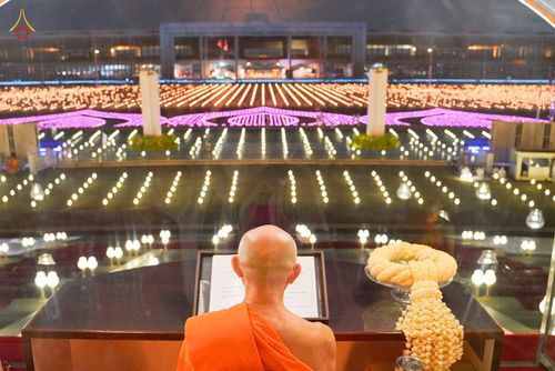 ภาพ No.81878:พิธีจุดวิสาขประทีปและเวียนประทักษิณ เนื่องในวันวิสาขบูชา วันเสาร์ที่ 3 มิถุนายน 2566 ณ ลานธรรมพระมหาธรรมกายเจดีย์ วัดพระธรรมกาย จ.ปทุมธานี