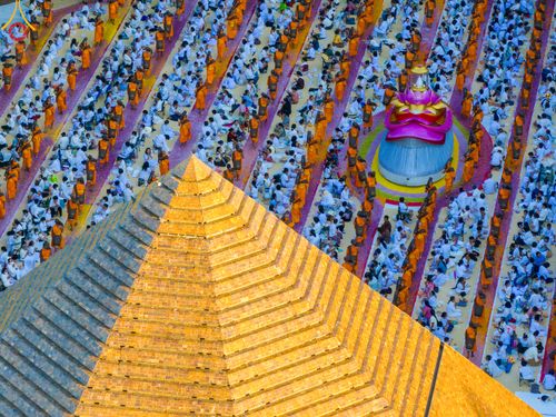 ภาพ No.105758:พิธีต้อนรับพระธรรมยาตรา ในโครงการธรรมยาตรากตัญญูบูชา มหาปูชนียาจารย์ พระมงคลเทพมุนี(สด จนฺทสโร) พระผู้ปราบมาร อนุสรณ์สถาน 7 แห่ง ปีที่ 12 วันที่ 3 มกราคม พ.ศ. 2567 ณ อนุสรณ์สถานโลตัสแลนด์ จ.สุพรรณบุรี