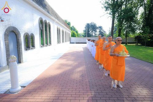 ภาพ No.328683:วันอาทิตย์ที่ 10 พฤษภาคม พ.ศ. 2569 พิธีสักการะพระบรมสารีริกธาตุ ณ วัดพระธรรมกายเบลเยียม