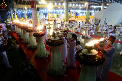 ภาพ No.52626:ประมวลภาพวันคล้ายวันเกิดครบรอบ 138 ปี พระมงคลเทพมุนี (สด จนฺทสโร) พระผู้ปราบมาร ชุดที่ 2