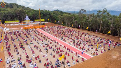 ภาพ No.50710:ประมวลภาพพิธีตักบาตร ณ วัดแม่แพ จ.แม่ฮ่องสอน เนื่องในวันธรรมชัย