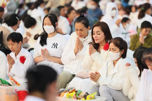 ภาพ No.292368:วันที่ 11 มกราคม พ.ศ. 2569 พิธีตักบาตรพระธรรมยาตรา ณ อนุสรณ์สถานคลองบางนางแท่น อ.สามพราน จ.นครปฐม ในโครงการธรรมยาตรา กตัญญูบูชา มหาปูชนียาจารย์ พระมงคลเทพมุนี(สด จนฺทสโร) พระผู้ปราบมาร อนุสรณ์สถาน 7 แห่ง ปีที่ 14