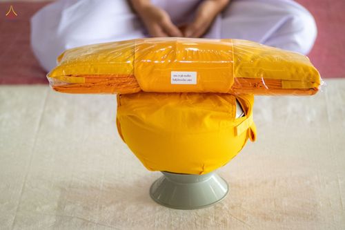 ภาพ No.44294:ประมวลภาพพิธีเวียนประทักษิณ, พิธีวันทาพระมหาธรรมกายเจดีย์ และพิธีขอขมารับผ้าไตร โครงการบวชภาคฤดูร้อน พ.ศ. 2565