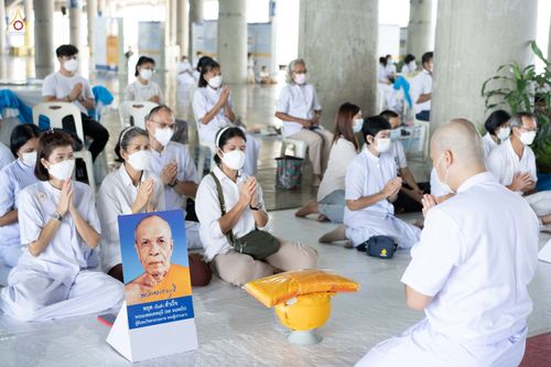 ภาพ No.47620:ประมวลภาพพิธีขอขมาและมอบผ้าไตร โครงการบรรพชาอุปสมบทหมู่ รุ่นเข้าพรรษา 2565