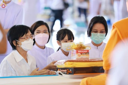 ภาพ No.48276:ประมวลภาพพิธีถวายผ้าอาบน้ำฝน และประทีปโคมไฟ เนื่องในวันอาสาฬหบูชา ประจำปี 2565