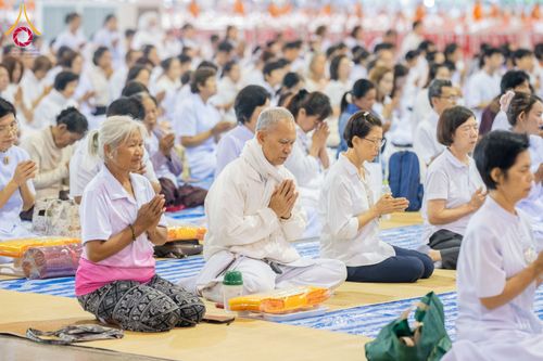 ภาพ No.279089:วันที่ 2 มกราคม พ.ศ.2569 พิธีถวายภัตตาหารเป็นสังฆทาน แด่พระธรรมยาตรา ณ วัดพระธรรมกาย ปทุมธานี ในโครงการธรรมยาตรา กตัญญูบูชา มหาปูชนียาจารย์ พระมงคลเทพมุนี(สด จนฺทสโร) พระผู้ปราบมาร อนุสรณ์สถาน 7 แห่ง ปีที่ 14