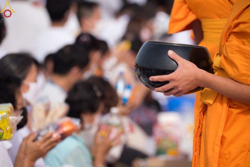 ภาพ No.49610:ประมวลภาพพิธีตักบาตรพระสงฆ์ 1,091 รูป เนื่องในวันแม่แห่งชาติ ณ ตลาดจัมโบ้ ชุดที่ 2