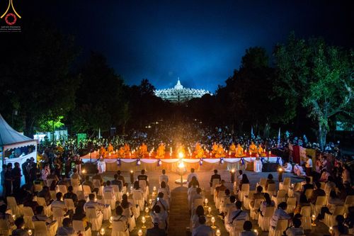 ภาพ No.46575:พิธีจุดโคมวิสาขประทีป วันวิสาขบูชา พ.ศ. 2565 ณ ประเทศอินโดนีเซีย