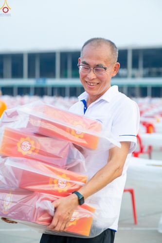 ภาพ No.322633:วันที่ 17 เมษายน พ.ศ.2569 การเรียงกล่องไทยธรรม เรียงน้ำดื่ม เรียงร่ม ณ ลานธรรมพระมหาธรรมกายเจดีย์ เพื่องานถวายมหาสังฆทาน 40,000 กว่าวัดทั่วประเทศ วันคุ้มครองโลก 22 เมษายน พ.ศ.2569 วัดพระธรรมกาย