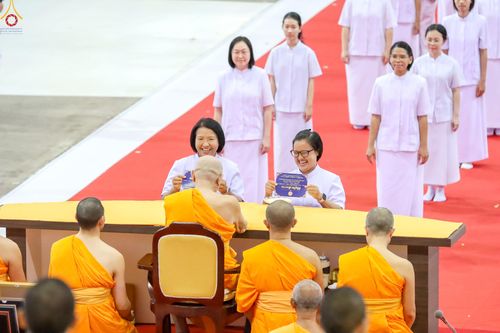 ภาพ No.339013:วันอาทิตย์ที่ 12 กรกฎาคม พ.ศ.2569 พิธีมุทิตาผู้สอบได้เปรียญธรรม ประโยค 1-2 ถึง ป.ธ.9 และ บ.ศ.1-2 ถึง บ.ศ.6 สำนักศาสนศึกษาวัดพระธรรมกาย ประจำปี 2569, พิธีมอบตราตั้งแต่งตั้งอาจารย์ใหญ่ สำนักศาสนศึกษาวัดพระธรรมกาย