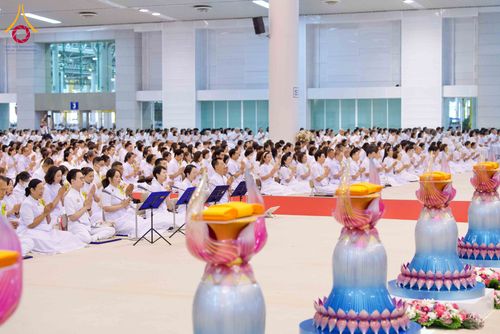 ภาพ No.318381:วันอาทิตย์ต้นเดือนที่ 5 เมษายน พ.ศ.2569 พิธีบูชาข้าวพระ ณ สภาธรรมกายสากล วัดพระธรรมกาย