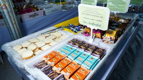 ภาพ No.74175:พิธีถวายภัตตาหารเป็นสังฆทาน แด่คณะพระธรรมยาตราฯ ในโครงการธรรมยาตรากตัญญูบูชา มหาปูชนียาจารย์ พระมงคลเทพมุนี(สด จนฺทสโร) พระผู้ปราบมาร อนุสรณ์สถาน 7 แห่ง ปีที่ 11 วันที่ 25 มกราคม พ.ศ. 2566