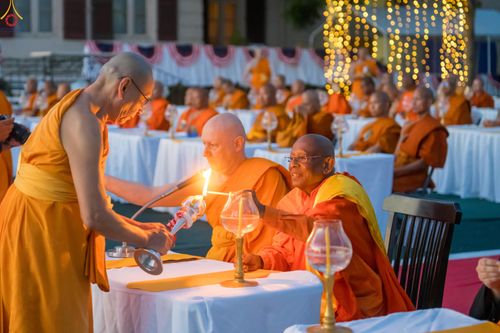 ภาพ No.332772:วันอาทิตย์ที่ 31 พฤษภาคม พ.ศ. 2569 วันวิสาขบูชา ณ วัดพระธรรมกายแคลิฟอร์เนีย  ประเทศสหรัฐอเมริกา
