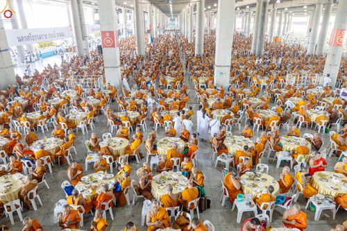 ภาพ No.323776:วันที่ 22 เมษายน พ.ศ.2569(วันคุ้มครองโลก) งานถวายมหาสังฆทาน 40,000 กว่าวัดทั่วประเทศ คณะสงฆ์ฉันภัตตาหารเพล