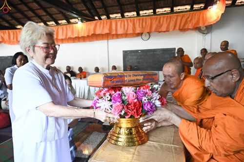ภาพ No.278743:วันที่ 30 ตุลาคม 2568  กฐินสมทบวัดต่างประเทศ โดยคณะศิษยานุศิษย์  บูชาธรรม 81 ปี หลวงพ่อธัมมชโย  ณ วัดศรีโพธินันทะ ประเทศศรีลังกา