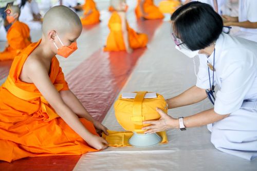 ภาพ No.44409:ประมวลภาพพิธีบรรพชา และพิธีถวายบาตร โครงการบวชภาคฤดูร้อน พ.ศ. 2565