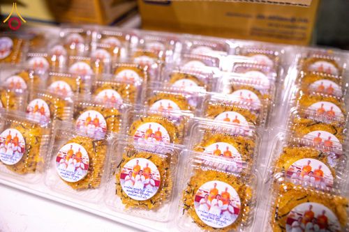 ภาพ No.288177:วันที่ 5 มกราคม พ.ศ. 2569 พิธีถวายภัตตาหารเป็นสังฆทาน แด่พระธรรมยาตรา ในโครงการธรรมยาตรา กตัญญูบูชา มหาปูชนียาจารย์ พระมงคลเทพมุนี(สด จนฺทสโร) พระผู้ปราบมาร อนุสรณ์สถาน 7 แห่ง ปีที่ 14 ณ อนุสรณ์สถานมหาวิหารพระมงคลเทพมุนี (โลตัสแลนด์) อ.สองพี่น้อง จ.สุพรร