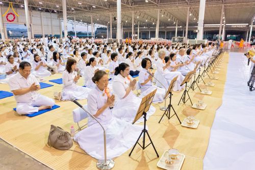 ภาพ No.279054:วันที่ 2 มกราคม พ.ศ.2569 พิธีถวายภัตตาหารเป็นสังฆทาน แด่พระธรรมยาตรา ณ วัดพระธรรมกาย ปทุมธานี ในโครงการธรรมยาตรา กตัญญูบูชา มหาปูชนียาจารย์ พระมงคลเทพมุนี(สด จนฺทสโร) พระผู้ปราบมาร อนุสรณ์สถาน 7 แห่ง ปีที่ 14