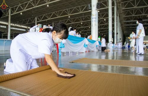 ภาพ No.48280:ประมวลภาพพิธีถวายผ้าอาบน้ำฝน และประทีปโคมไฟ เนื่องในวันอาสาฬหบูชา ประจำปี 2565