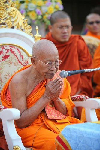 ภาพ No.15809:ประมวลภาพตักบาตรพระ 3 แผ่นดิน พระ 10,000 รูป ปีที่ 2 จ.เชียงราย