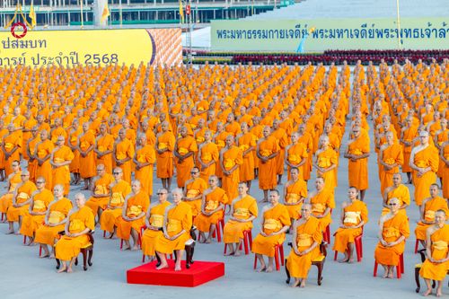 ภาพ No.285241:วันจันทร์ที่ 15 ธันวาคม พ.ศ.2568  บันทึกภาพหมู่ประวัติศาสตร์ โครงการบรรพชาอุปสมบทหมู่  รุ่นบูชาธรรมมหาปูชนียาจารย์ ประจำปี 2568 ณ ลานธรรมมหาธรรมกายเจดีย์ วัดพระธรรมกาย