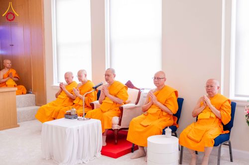 ภาพ No.319114:วันที่ 29 มีนาคม พ.ศ.2569 พิธีอัญเชิญรูปหล่อพระมงคลเทพมุนี (สด จนฺทสโร) ประดิษฐาน ณ ห้องปฏิบัติธรรม “มงคลรัตนโชติ”  วัดพระธรรมกายชิคาโก ประเทศสหรัฐอเมริกา