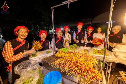 ภาพ No.288231:วันที่ 5 มกราคม พ.ศ. 2569 พิธีถวายภัตตาหารเป็นสังฆทาน แด่พระธรรมยาตรา ในโครงการธรรมยาตรา กตัญญูบูชา มหาปูชนียาจารย์ พระมงคลเทพมุนี(สด จนฺทสโร) พระผู้ปราบมาร อนุสรณ์สถาน 7 แห่ง ปีที่ 14 ณ อนุสรณ์สถานมหาวิหารพระมงคลเทพมุนี (โลตัสแลนด์) อ.สองพี่น้อง จ.สุพรร